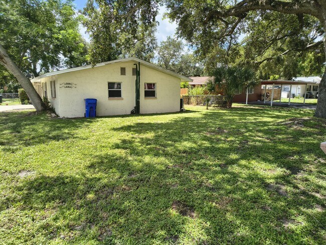 Building Photo - 561 Laura Ln