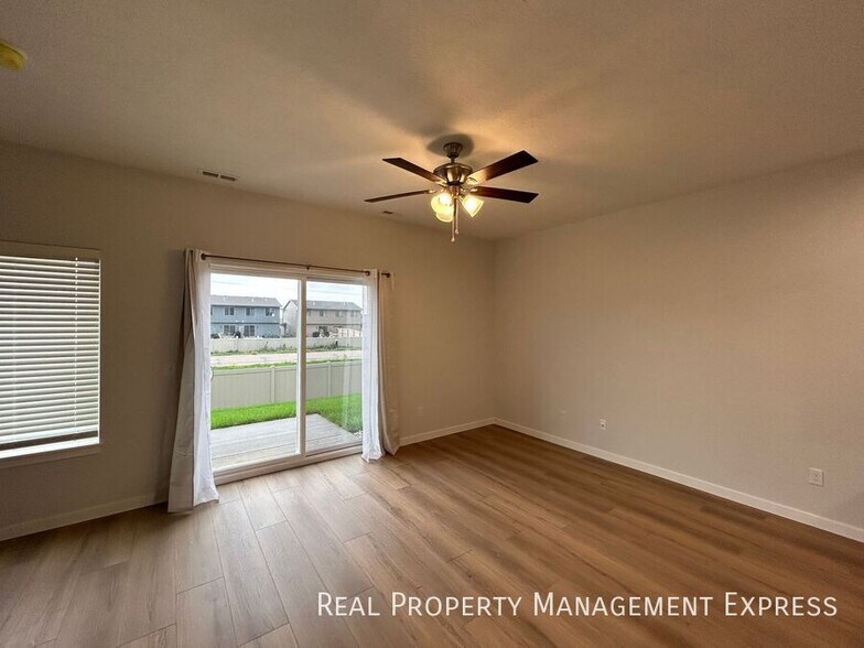 Building Photo - 2 Bedroom 1.5 Bathroom Home for Rent