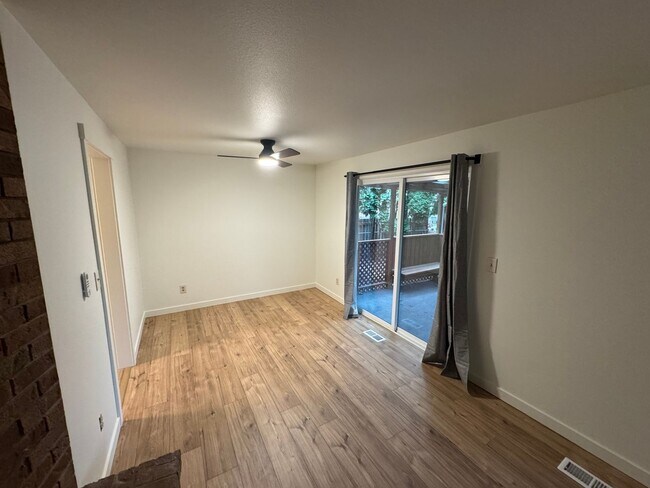 Building Photo - Beautifully Renovated 4-Bedroom Home in NW Corvallis