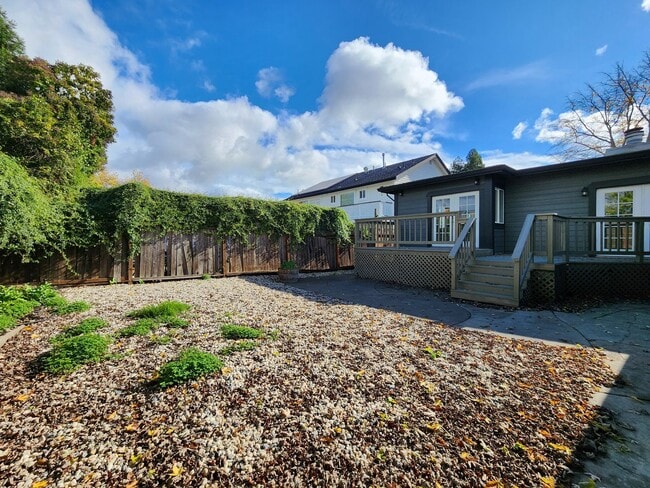 Building Photo - 715 Boyes Blvd