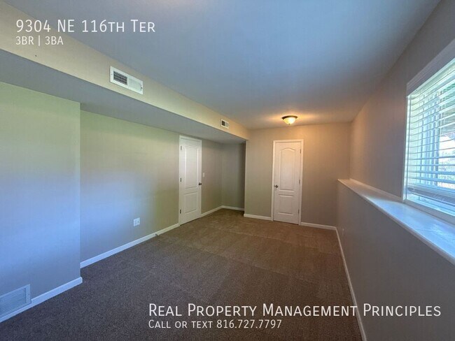 Building Photo - 9304 NE 116th Terr