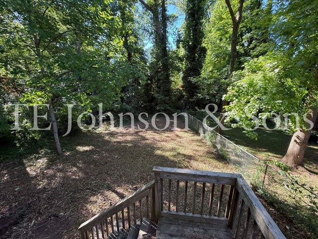 Building Photo - Charming 2 Bedroom Home with Basement & Modern Updates in Winston-Salem