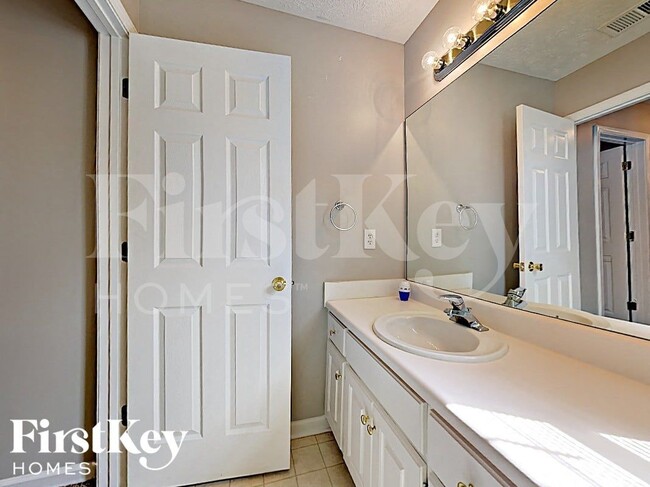 Building Photo - 328 Kellys Walk