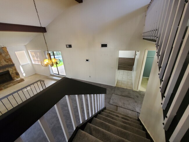 Building Photo - 4624 Landscape Dr