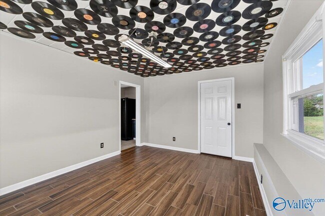 Building Photo - 372 Clutts Rd