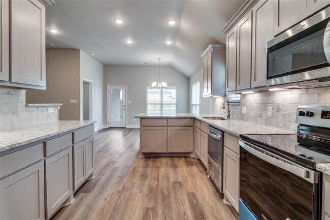 Building Photo - 2802 Clover Dr