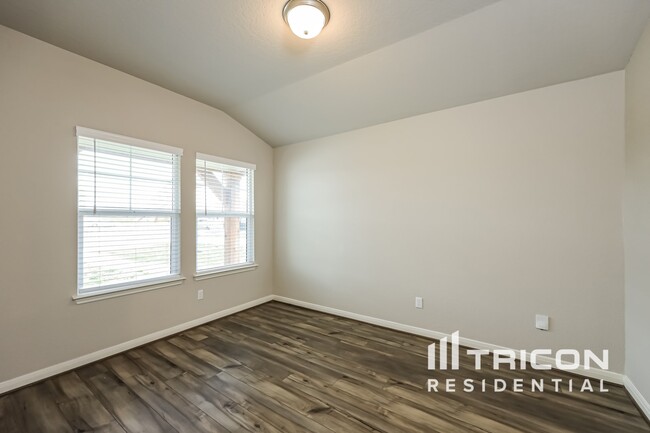 Building Photo - 13629 Paxton Blvd