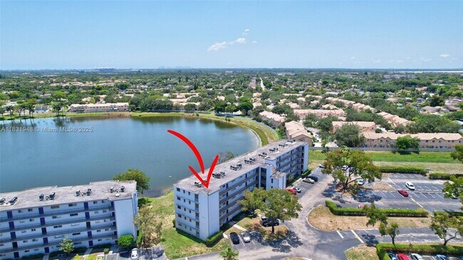 Building Photo - 8720 N Sherman Cir