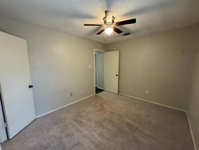 Building Photo - Lubbock Cooper ISD Gem: Ready-to-Rent July...