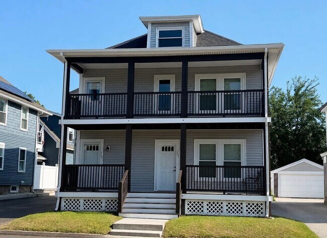 Building Photo - 763 Silver St