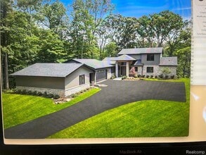 Building Photo - 3511 Lakecrest Dr