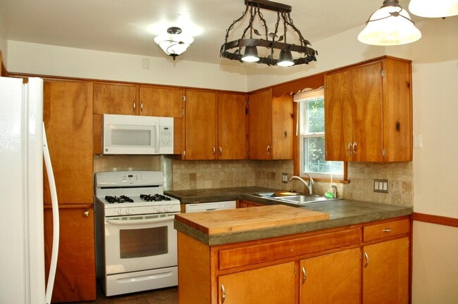 Building Photo - 1317 Herrick Ave NE