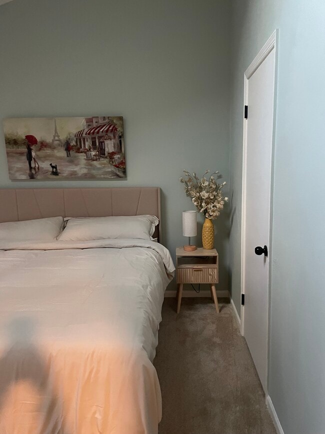 Building Photo - 4726 Hollis Rd