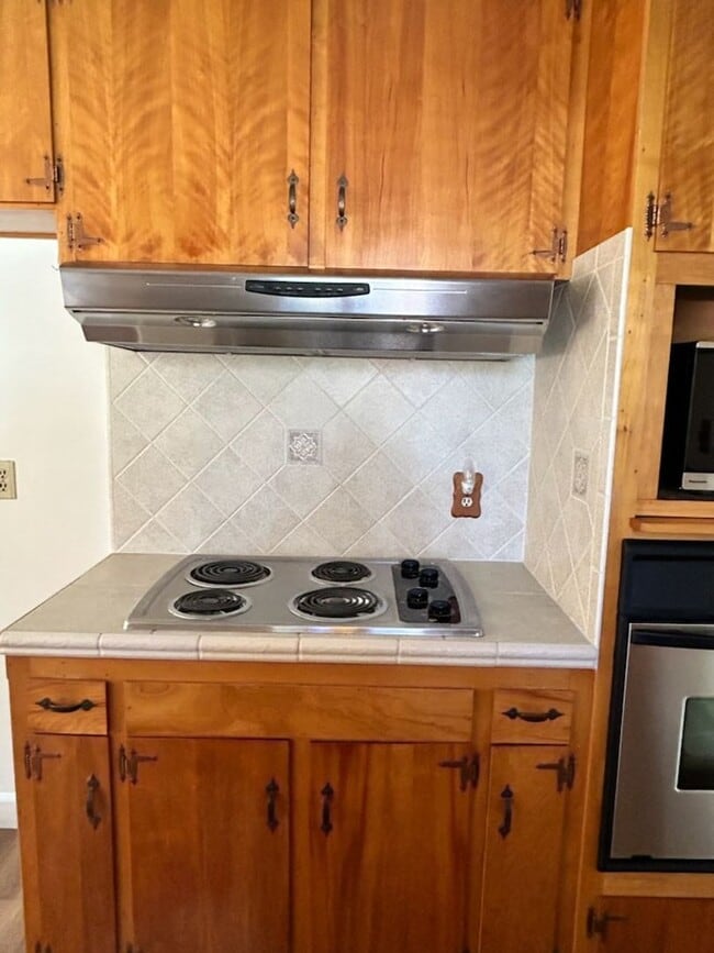 Building Photo - 749 E Wrenwood Ln