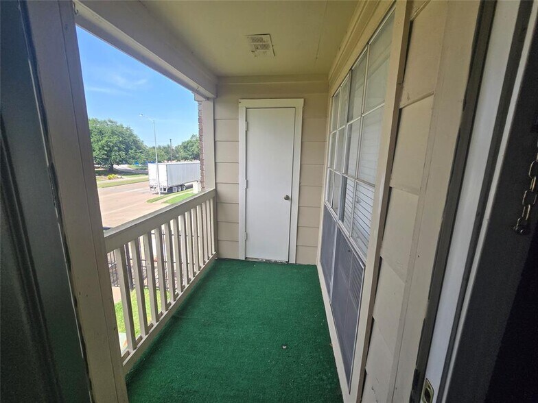 Building Photo - 2626 Holly Hall St