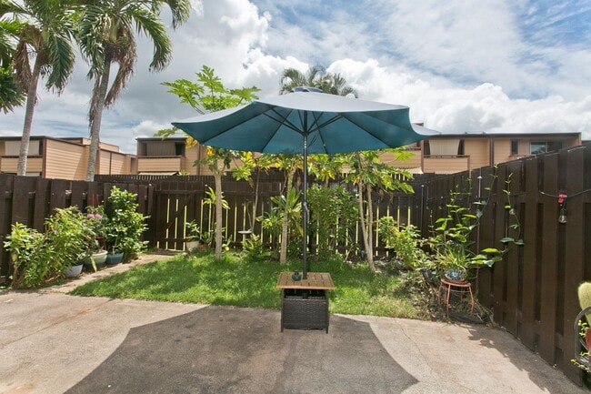Building Photo - Partly Furnished 3-Bedroom, 2.5 Bath Townhouse at Kaholo Hale.  Pets Okay!