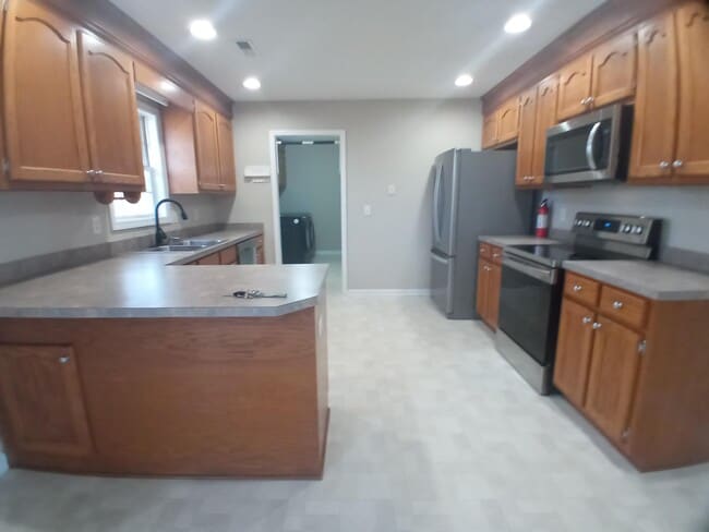 Building Photo - 3525 Drayton Dr