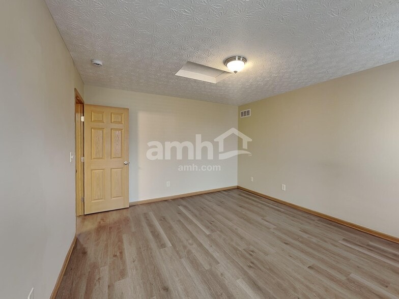 Building Photo - 105 Stockard Loop
