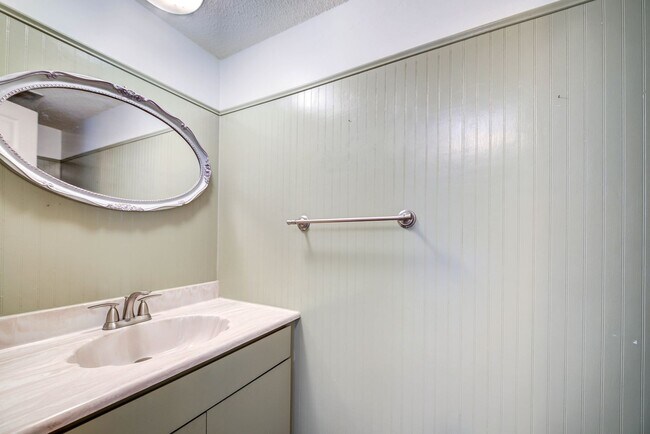 Building Photo - Live the Lake Lifestyle! 3-bedroom, 1.5-bath Condo