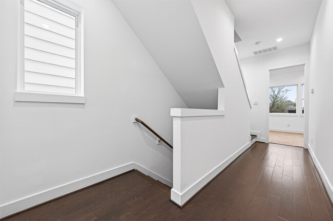 Building Photo - 5841 Dolores St