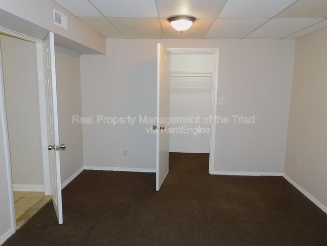Building Photo - 911 Tipperary Dr