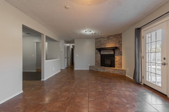 Building Photo - 3 Bed 2 Bath in Norman