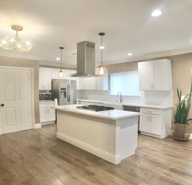 Building Photo - Gorgeous 3 Bedroom 2 Bath Updated House for Lease Near SoFi!