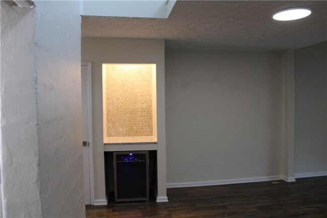 Building Photo - 211 Goshen Ln