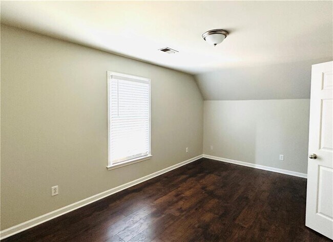 Building Photo - 2020 Bentwood Ct