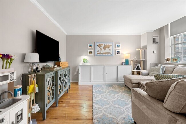 Building Photo - 106 13th St