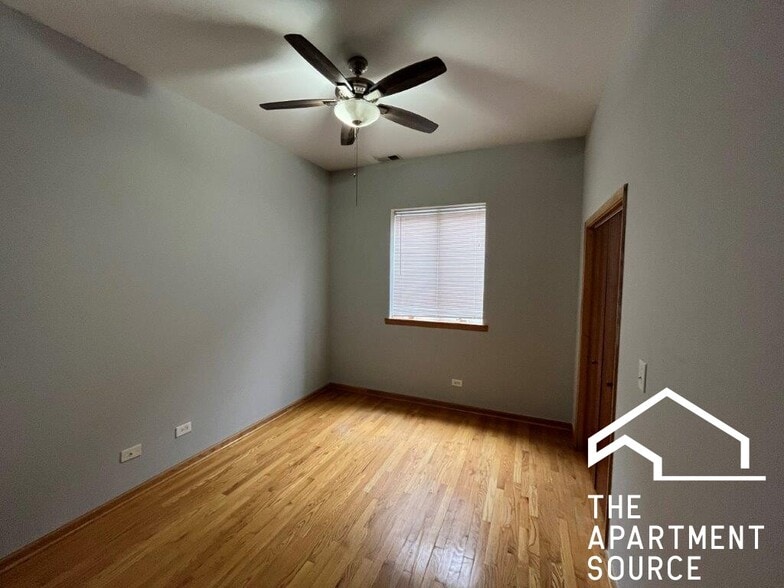 Building Photo - 1918 W Cermak Rd