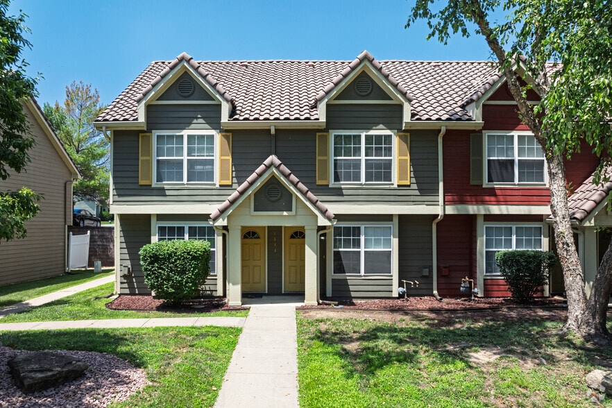 Townhomes - HarborTown Villas