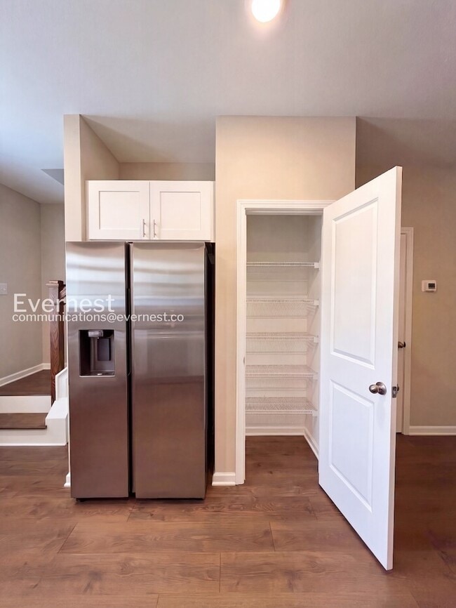 Building Photo - 215 Tara Ct