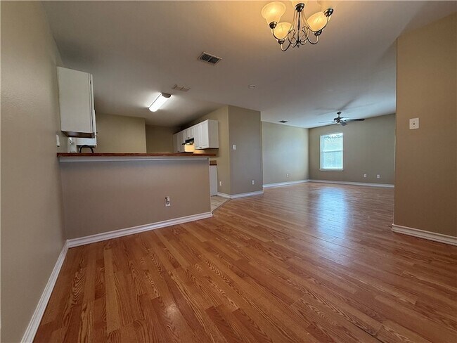 Building Photo - 512 Lakeside Dr