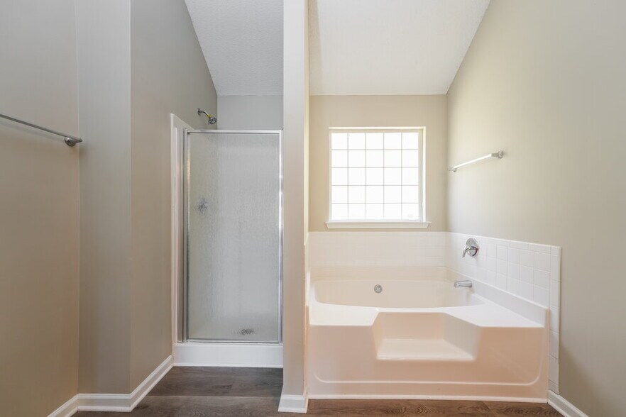 Building Photo - 4097 Rosebud Park Dr