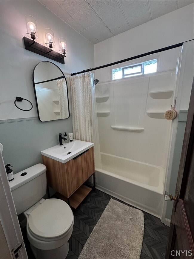 Building Photo - 220 Delhi St