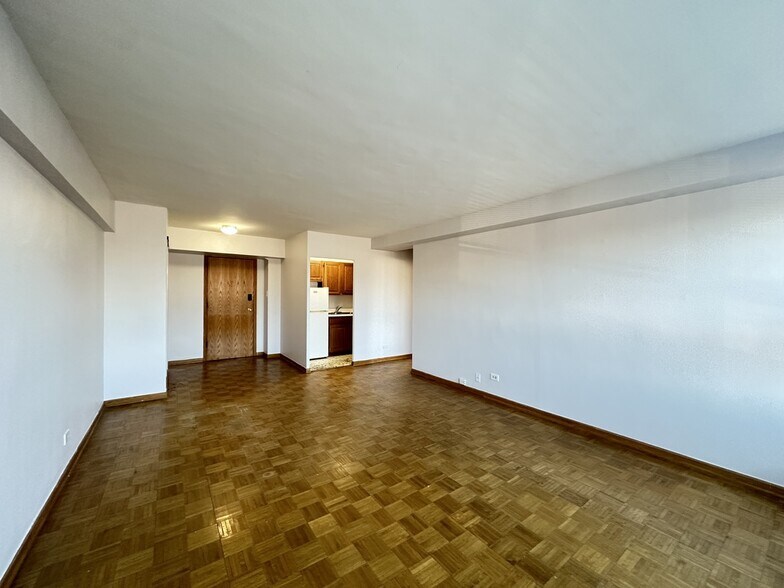 Building Photo - 4180 N Marine Dr