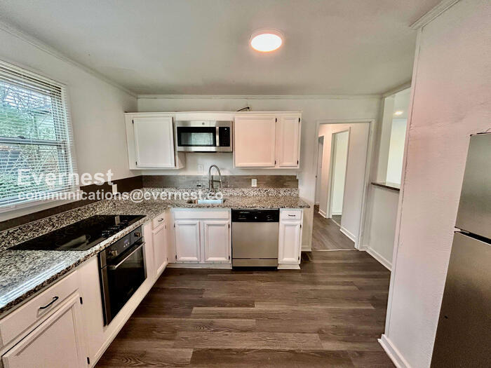 Building Photo - 1738 Duke Rd