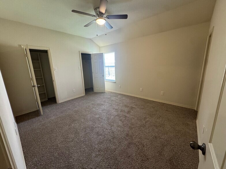 Building Photo - 5809 Swords Dr