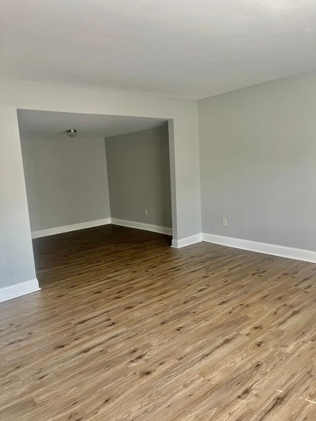 Building Photo - 3 Bedroom 2.5 Bath Unit Townhouse Frederic...
