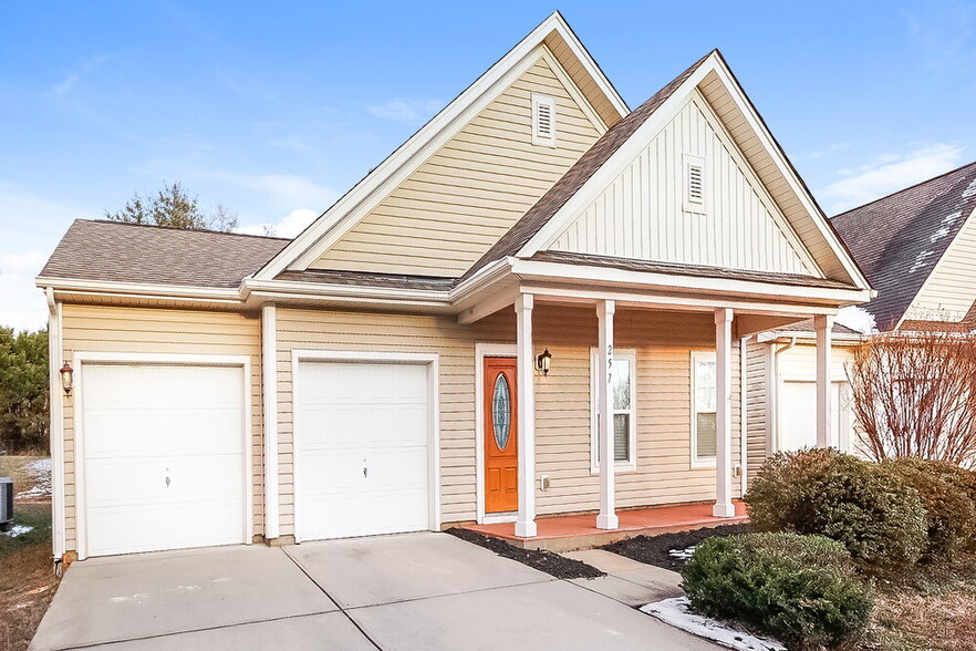 Building Photo - 257 Ranlo Ave