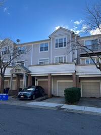 Building Photo - Renovated Townhome with Garage