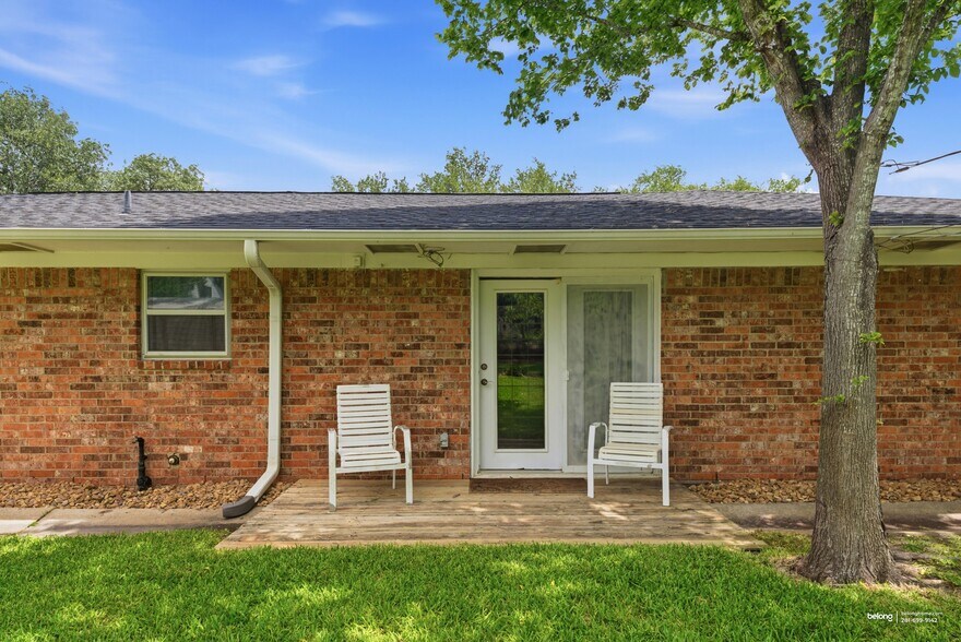 Building Photo - 1302 Laura Ln