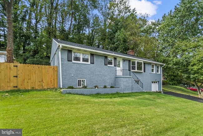 Building Photo - 5822 Brookview Dr