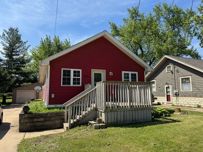 Primary Photo - Spacious 3 Bedroom, 2 Bath Home — Close to...