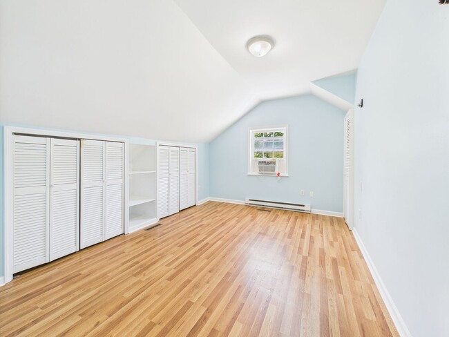Building Photo - Charming 2-Bedroom near Gypsy Hill Park