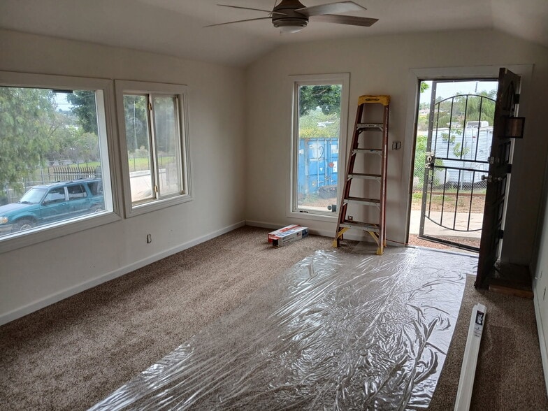 Building Photo - 2530 Cherimoya Dr