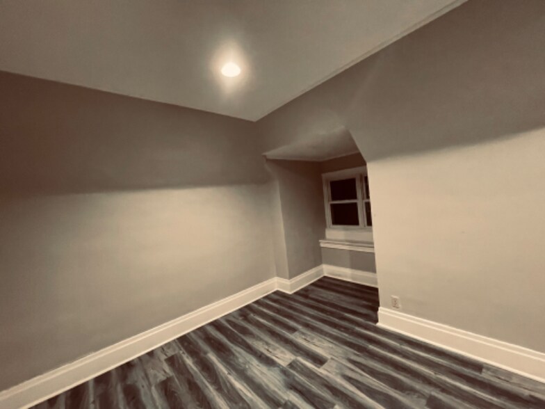 Building Photo - 141 S Bryant Ave