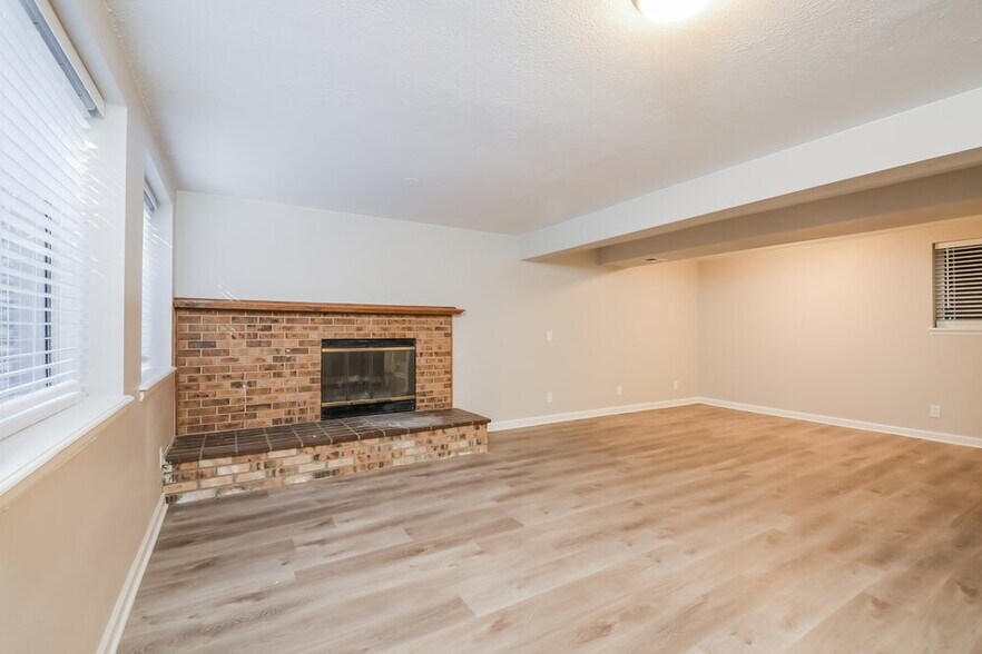 Building Photo - 4494 S Bahama Way