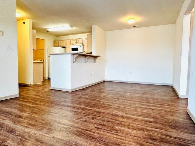 Building Photo - 2 Bedroom Apartment, Great Location!